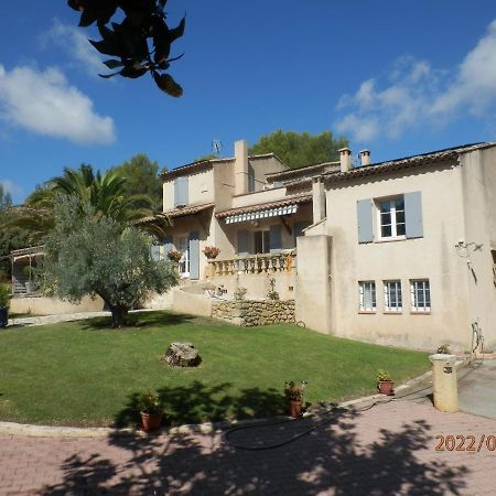 Bed and Breakfast Mas Les Vieux Chenes Lambesc Exterior foto