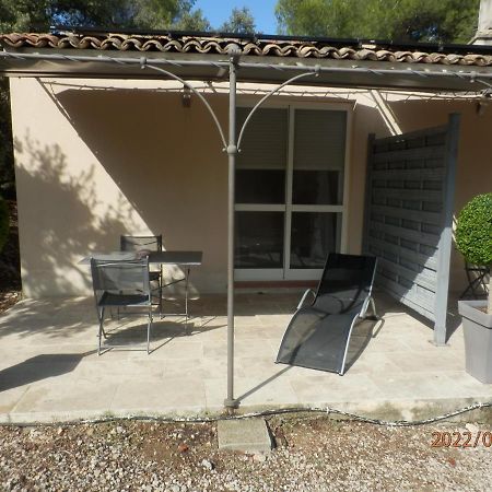 Bed and Breakfast Mas Les Vieux Chenes Lambesc Exterior foto