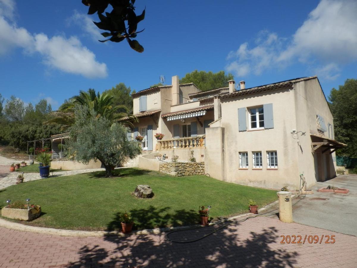 Bed and Breakfast Mas Les Vieux Chenes Lambesc Exterior foto