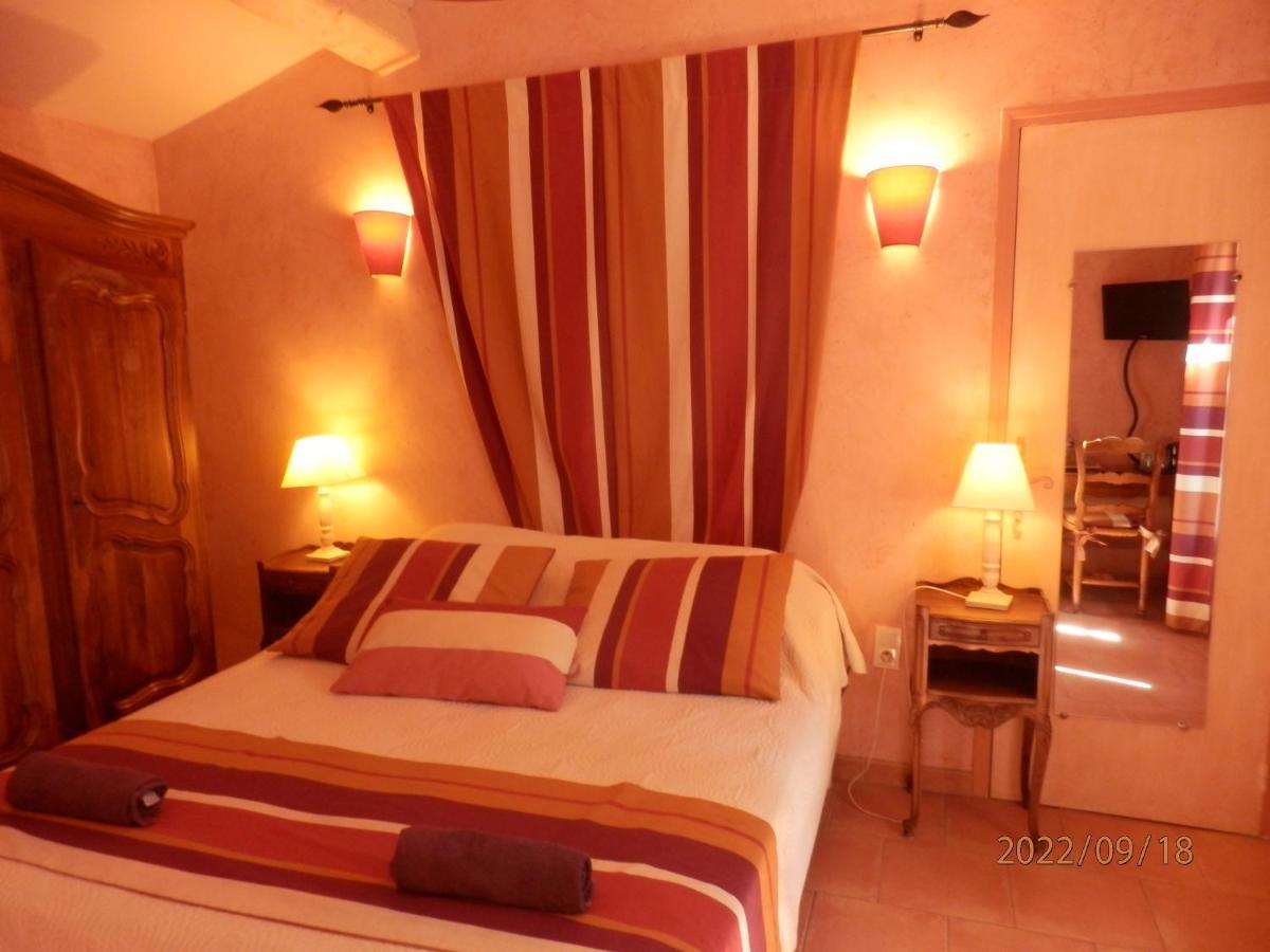 Bed and Breakfast Mas Les Vieux Chenes Lambesc Exterior foto