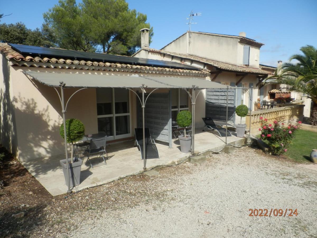 Bed and Breakfast Mas Les Vieux Chenes Lambesc Exterior foto