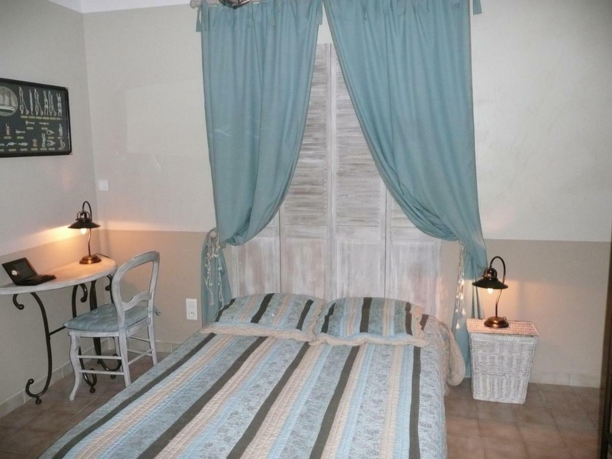 Bed and Breakfast Mas Les Vieux Chenes Lambesc Exterior foto
